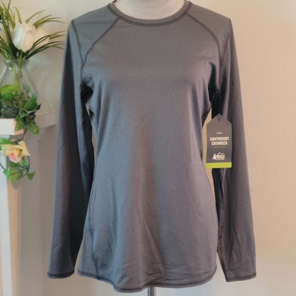 REI lightweight crewneck semi-fitted long sleeve shirt